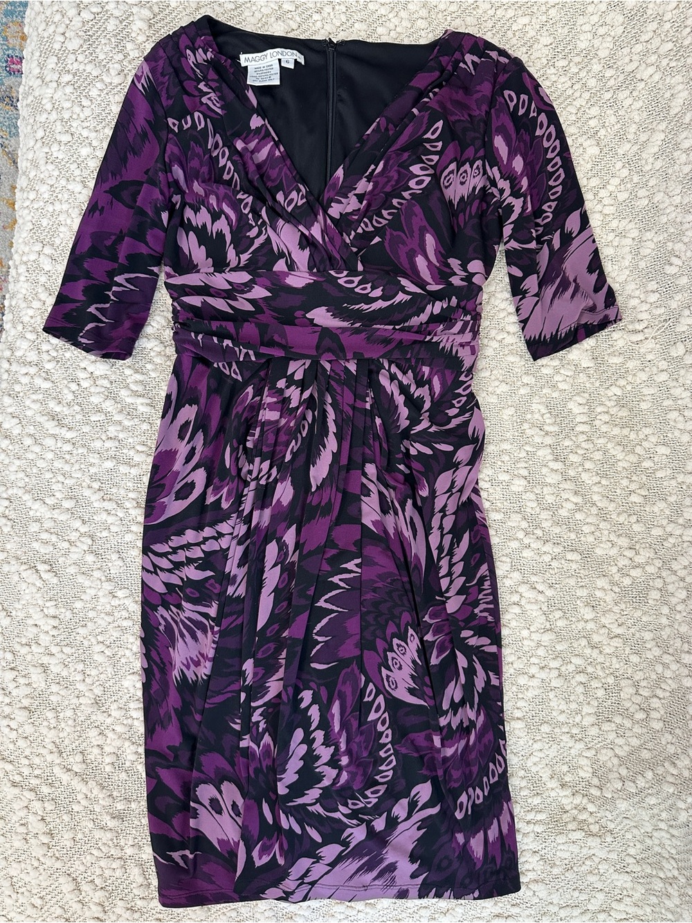 Maggy London Size 6 Purple Abstract Print V-Neck Ruched Faux Wrap Dress